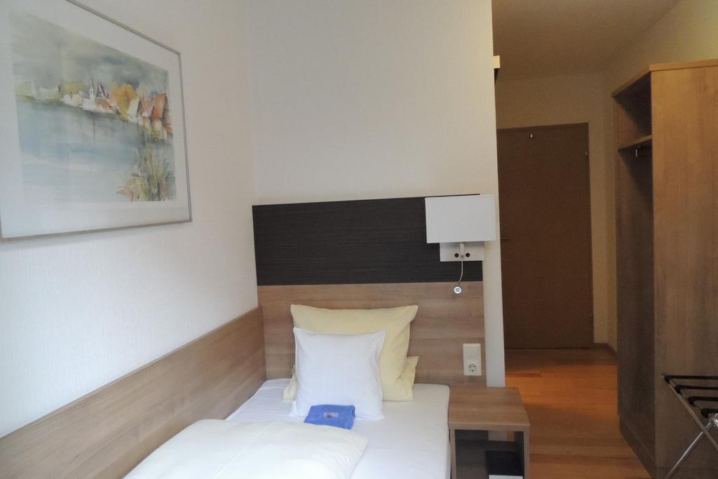 Hotel-Gasthof Neue Post Leutershausen  الغرفة الصورة