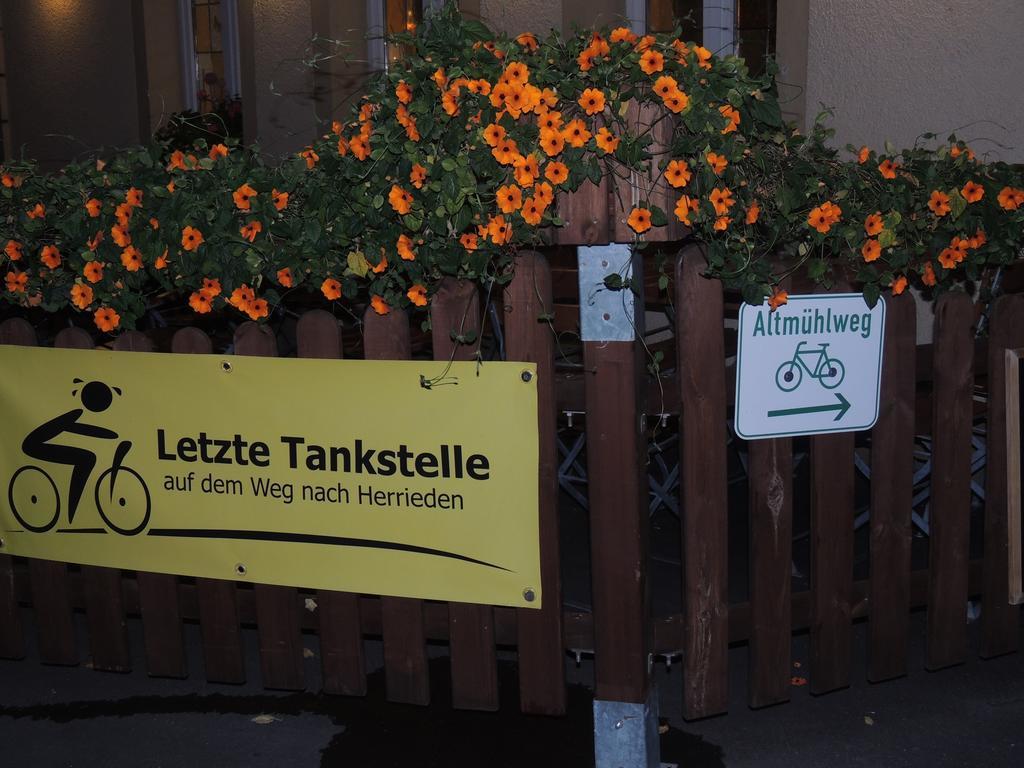 Hotel-Gasthof Neue Post Leutershausen  المظهر الخارجي الصورة