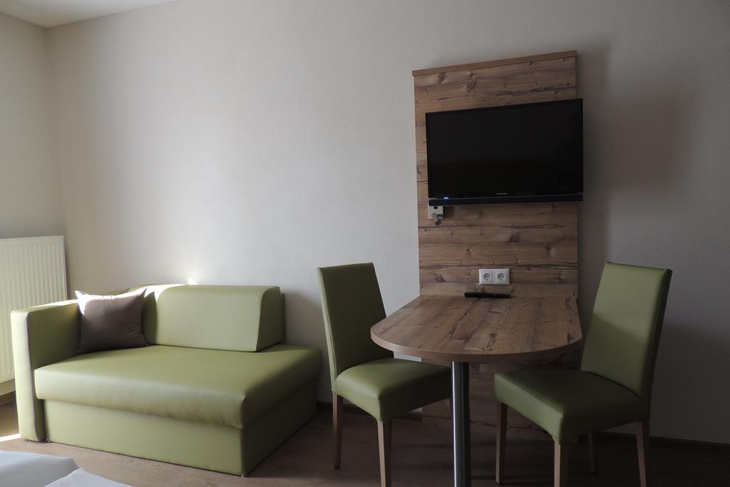 Hotel-Gasthof Neue Post Leutershausen  المظهر الخارجي الصورة