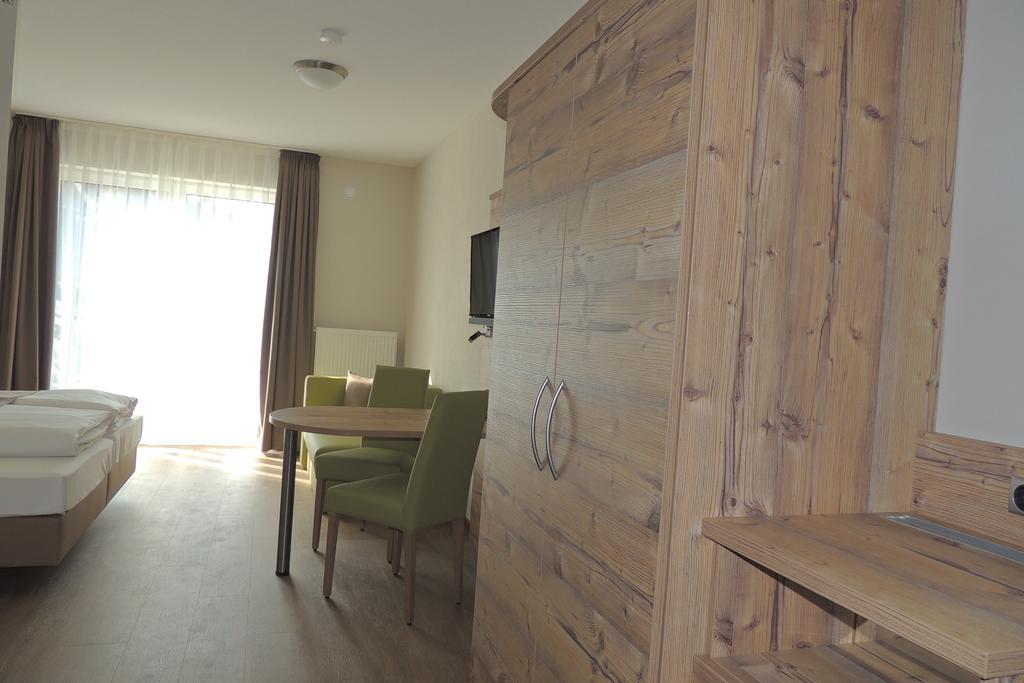 Hotel-Gasthof Neue Post Leutershausen  المظهر الخارجي الصورة
